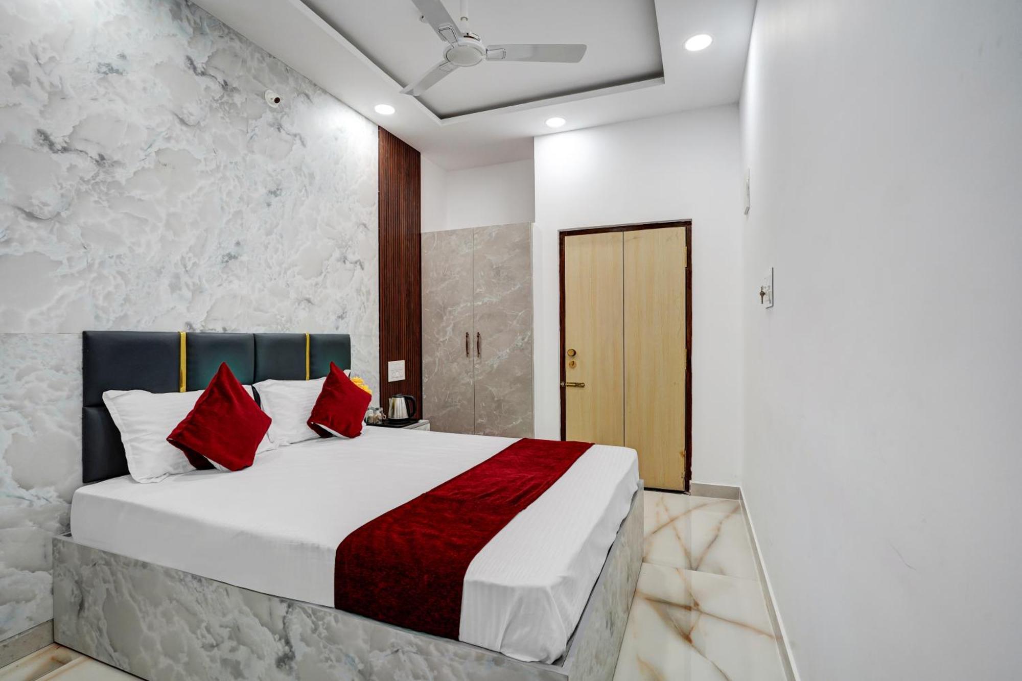 Hotel Sky Blue And Suites Bangalore Exteriör bild
