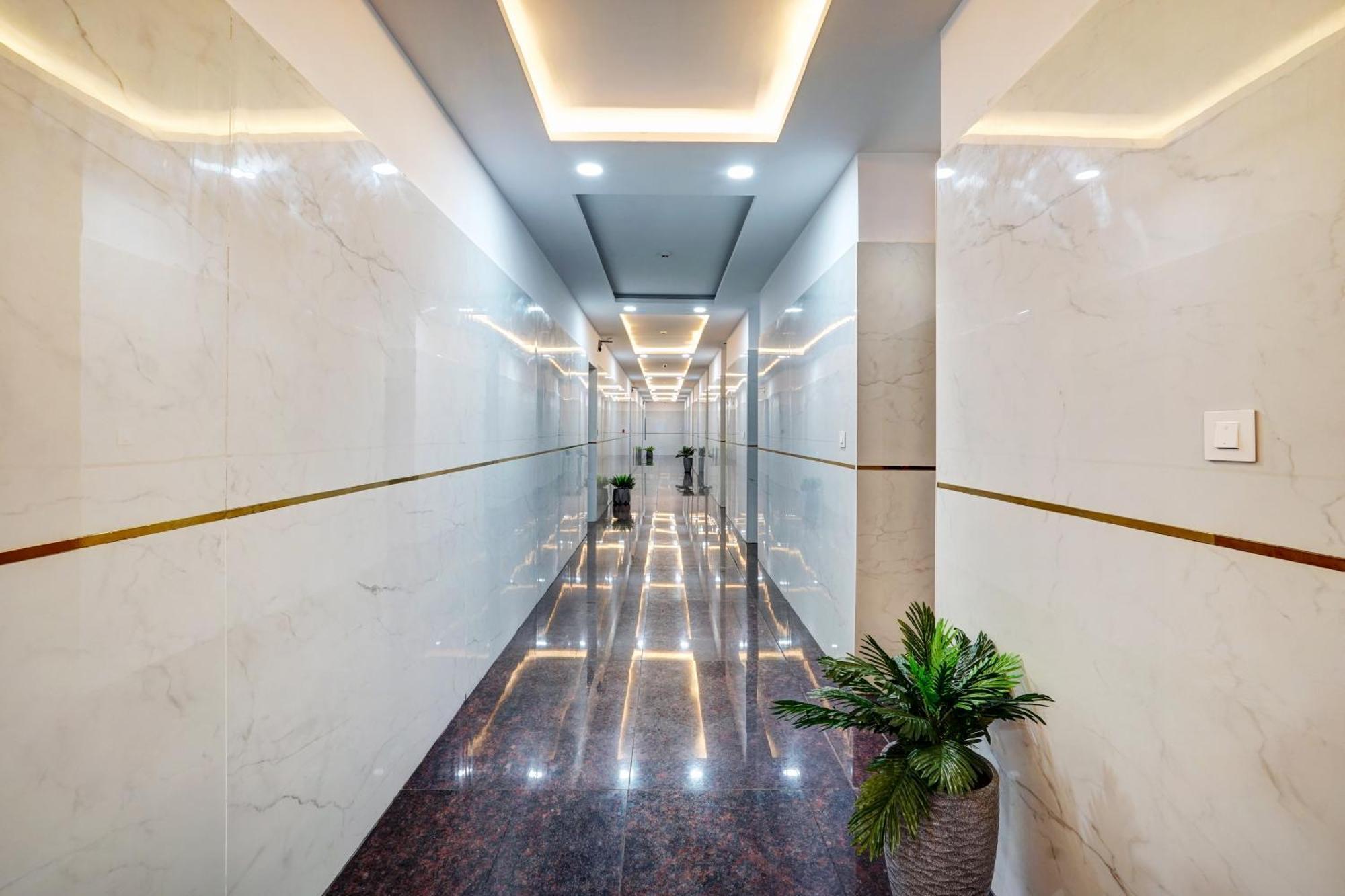 Hotel Sky Blue And Suites Bangalore Exteriör bild